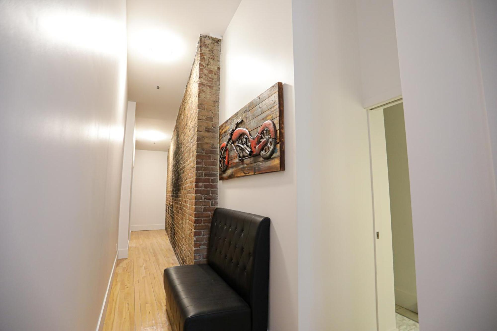 Elegant 1-Bedroom Apartment In Old Port- 301 Montreal Exterior photo