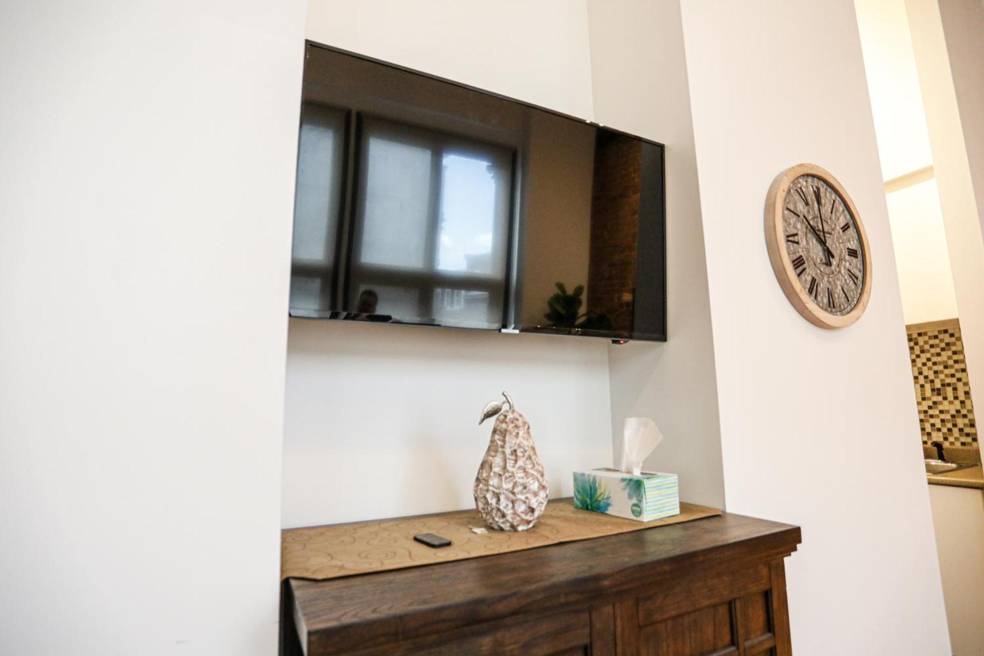 Elegant 1-Bedroom Apartment In Old Port- 301 Montreal Exterior photo