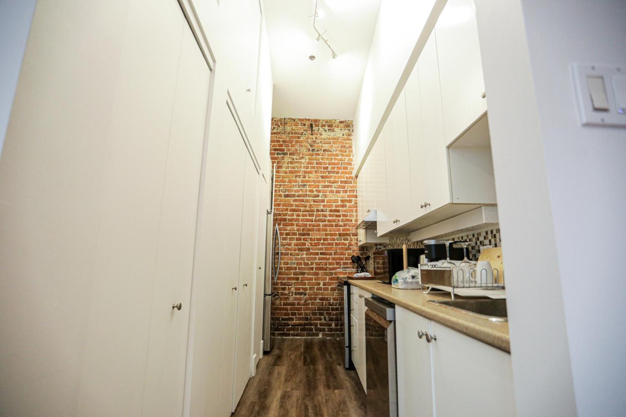 Elegant 1-Bedroom Apartment In Old Port- 301 Montreal Exterior photo